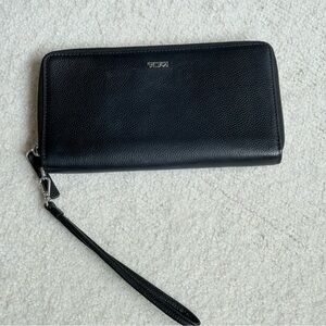 Tumi Black Leather Wristlet Clutch